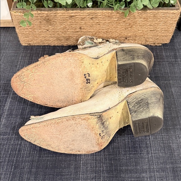 Corral White Floral Overlay Ankle Boot Size 9 - Picture 11 of 12